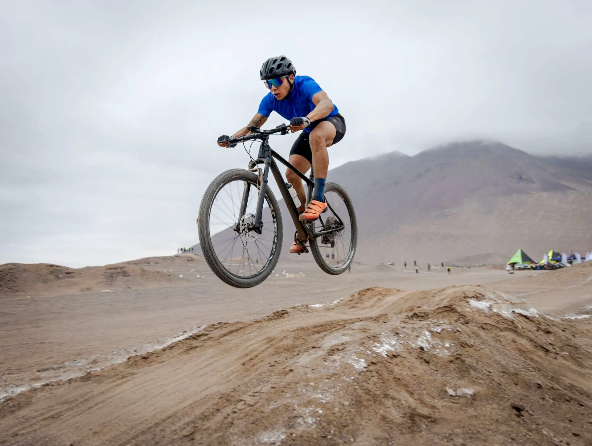 Cómo limpiar y lubricar la transmisión de tu MTB (y cuándo hacerlo)